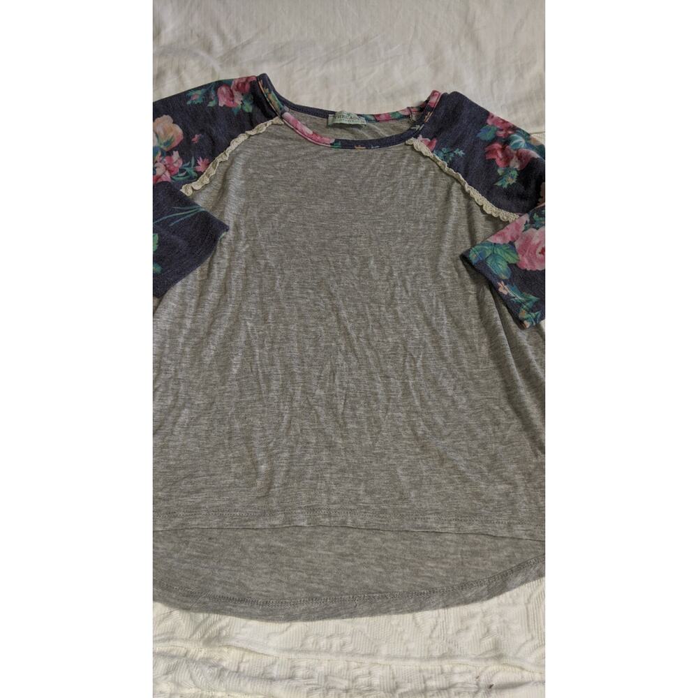 Threads Studio girls sz. 12 gray w/blue floral top. Soft, comfortable